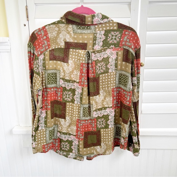 BKE T992 Multi Green Bandana Patchwork Button Up Shirt Women’s Size XS - Picture 3 of 6